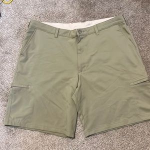 Champion Men’s 6 pocket golf shorts.